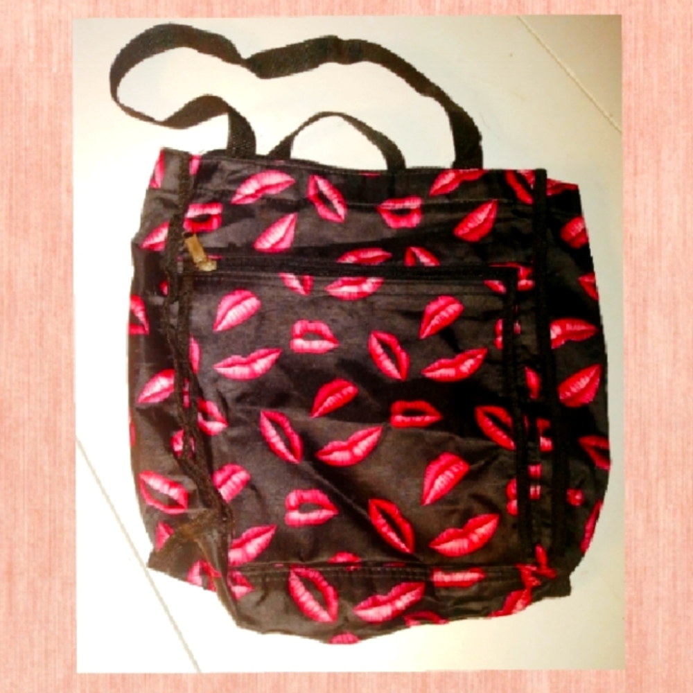 Many Kisses Accesory Bag